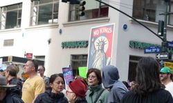 New York’ta on binlerce kişi "Krallara Hayır" protestolarında Trump yönetimini eleştirdi