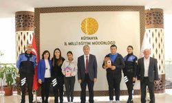 Özel öğrenciler, ’Fırçamız Sevgi, Renklerimiz Umut’ sloganıyla 20 adet kuş evi yaptı