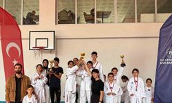 Patnos’ta minikler Cumhuriyet için ter döktü