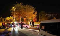 Seyir halindeki kamyonetin kasasından düştü