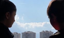 Yüksekova’da karlı dağlar ve bulutlar birleşti