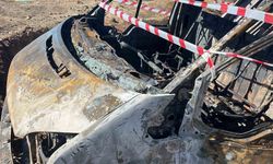 Alev alev yanan mutfak tüpü yüklü kamyonet küle döndü