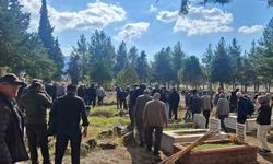 Burdur’da çıkan yangında hayatını kaybeden yaşlı çift toprağa verildi