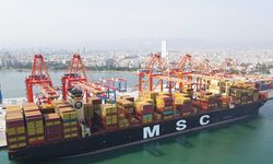 Dünyanın en büyük konteyner gemisi Mersin Limanı’na geldi
