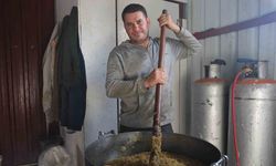 Kara kazanda pişen zeytinyağlı defne sabunu Türkiye’nin dört bir yanından rağbet görüyor