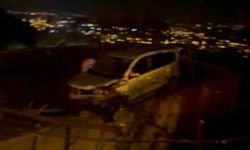 Osmaniye’de hafif ticari araç evin damına düştü: 4 yaralı