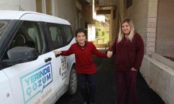 Özel gereksinimli birey Sebahattin, evinin bulunduğu sokakta rahatça yürüyebilsin diye yollar asfaltlandı