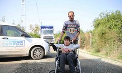 Tekerlekli sandalyesiyle rahat gezebilmesi için sokak asfaltlandı