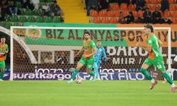 Trendyol Süper Lig: Alanyaspor: 0 - Gaziantep FK: 0 (İlk yarı)