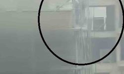 Yangına iskelede yakalanan işçilerin zor anları kamerada