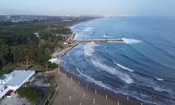 Doğu Akdeniz'de dev dalgalar kıyıları dövdü