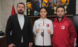 Boksta Avrupa 2.'si olan Asmin Çabas'a, coşkulu karşılama