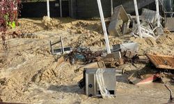 Alanya'da taşan dere 5 yıldızlı otelin sahildeki kafesini yıktı