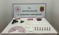 Antalya'da jandarmadan 3 eve uyuşturucu baskını