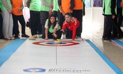 Antalya'da kız çocukları Floor Curling ile tanıştı