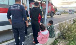 Arızalanan park halindeki otomobile hafif ticari araç çarptı: 2 yaralı