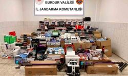 Burdur'da 1 milyon 300 bin liralık kaçak ürün ele geçirildi: 1 gözaltı