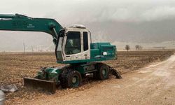 DSİ'ye ait kepçe ile define arandığı iddiasını bölgede bulunan sigara izmaritinin DNA örnekleri aydınlatacak