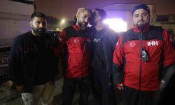 Evladını bulan arama kurtarma görevlisinin alnından öpen baba: 'Oğluma bunu yapan caninin en ağır cezayı almasını istiyorum'