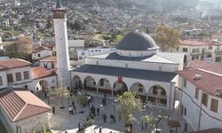 İnşa çalışmalarıyla yeniden ayağa kalkan Habibi Neccar Camii, Cumhurbaşkanı Erdoğan'ın açılışını gerçekleştirmesiyle vatandaşların akınına uğruyor