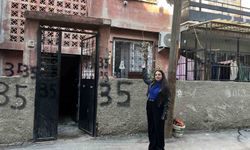 Kargoyu aracından inmeden bahçeye fırlattı