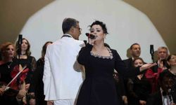 Kebapçısı da doktoru da bu koroda: 25 kişilik koro sahneye çıktı, izleyenleri mest etti