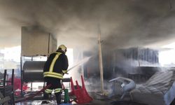 Kırıkhan'da evin çatı katı alevlere teslim oldu