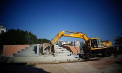 Konyaaltı'nda parklardaki havuzlar kaldırılıp yeri yeşil alan olacak