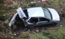 Köprüden uçan otomobilin sürücüsü yaralandı