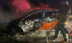 Manavgat'ta seyir halindeki araç alev alev yandı