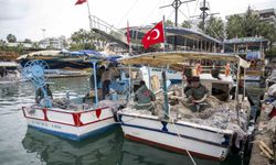 Mersin'de balıkçılara ekipman desteği sürüyor