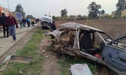 Minibüsle çarpışarak hurdaya dönen TOFAŞ'taki 2 kişi yaralandı