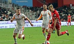 Trendyol Süper Lig: Antalyaspor: 0 - Galatasaray: 2 (İlk yarı)