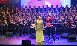 Türkan Şoray, 'İyilik Korosu' ile Mersin'de sanatseverlerle buluştu