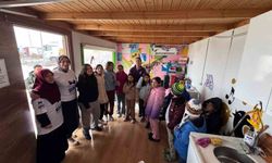 Türkiye'nin dört bir yanından gönderilen yılbaşı ikramlıkları öğrencilere ulaştırıldı