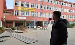 Yarım asırlık okulda yıkım çalışmaları başladı: Mezunlar son kez hüzünle gezdi