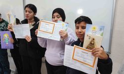 Adana'da engelleri aşan karne sevinci: Görme engelli öğrenciler ''Braille alfabesi'' ile hazırlanan karnelerini aldı