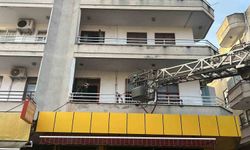 Alanya'da 3 katlı binada yangın paniği