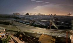 Antalya'da hortum seralara zarar verdi