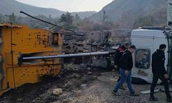 İskenderun'da devrilen hafriyat kamyonunun sürücüsü yaralandı