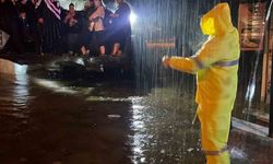 Kemer'de sağanak yağışta mahsur kalanları jandarma kurtardı