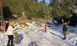 Mersinliler hafta sonu kar yağan yaylalara akın etti