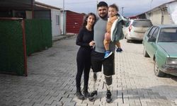 Protez bacaklarıyla yeniden yaşama tutunan depremzede Emre, yuva kurup evlat sahibi oldu