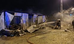 Samandağ'da konteyner yangını