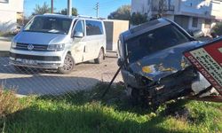 Serik'te otomobil ile minibüs çarpıştı: 1 yaralı