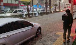 Silifke'de dolu felaketi: Sokaklar beyaza büründü, tarım alanları zarar gördü