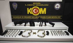 Mersin’de şok görüntüler: Araç teybinden bile silah çıktı