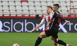 Trendyol Süper Lig: Antalyaspor: 1 - Gençlerbirliği: 1 (İlk yarı)