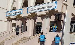 Yükümlüler, Mersin'de okulları temizleyip boyadı