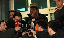 Asprilla Galatasaray’da! Taraftarlarla Üçlü Çekti